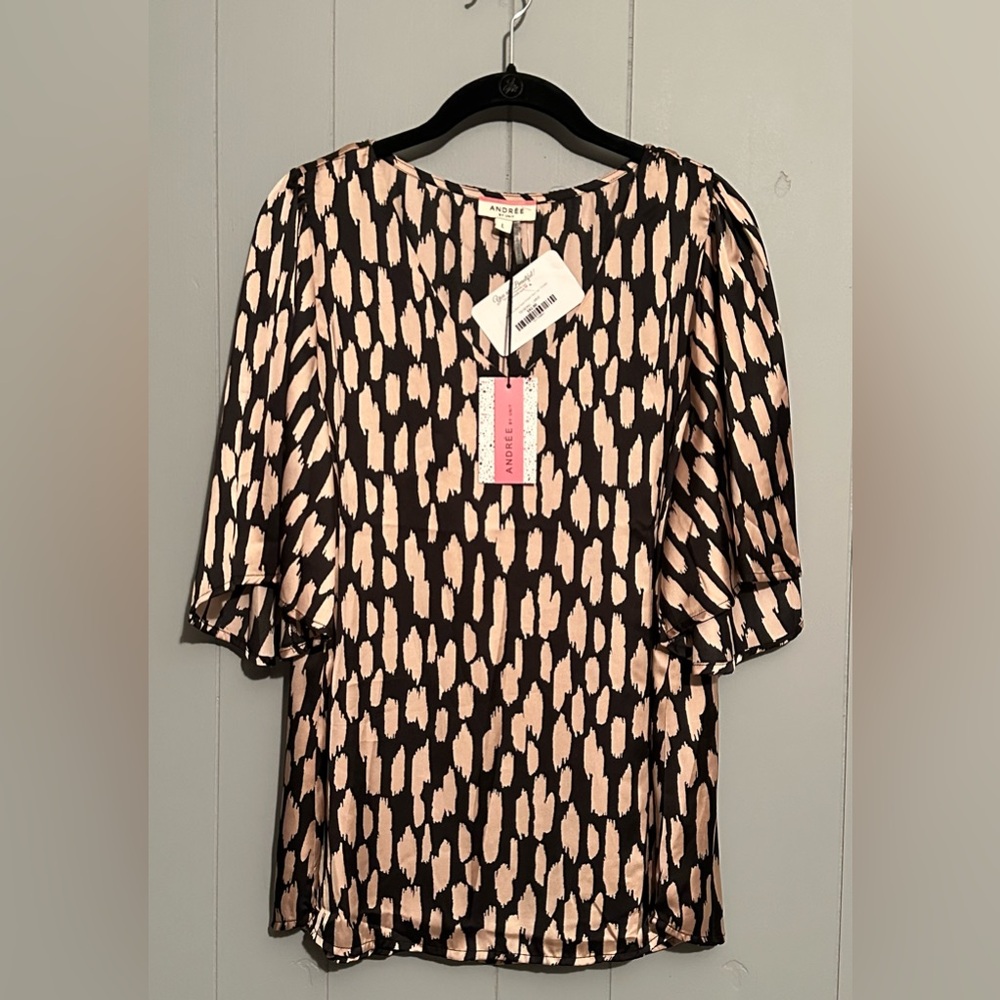 NWT Women’s Large Short-Sleeved Blouse